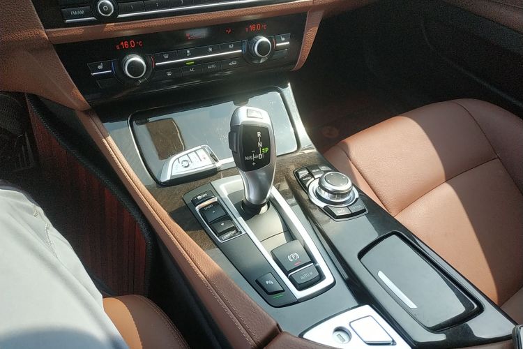 宝马5系 2017款 525Li 领先型中控内饰18