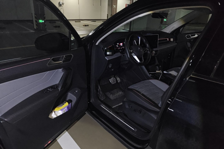 大众 途观L 2022款 330TSI 自动两驱R-Line旗舰版中控内饰20