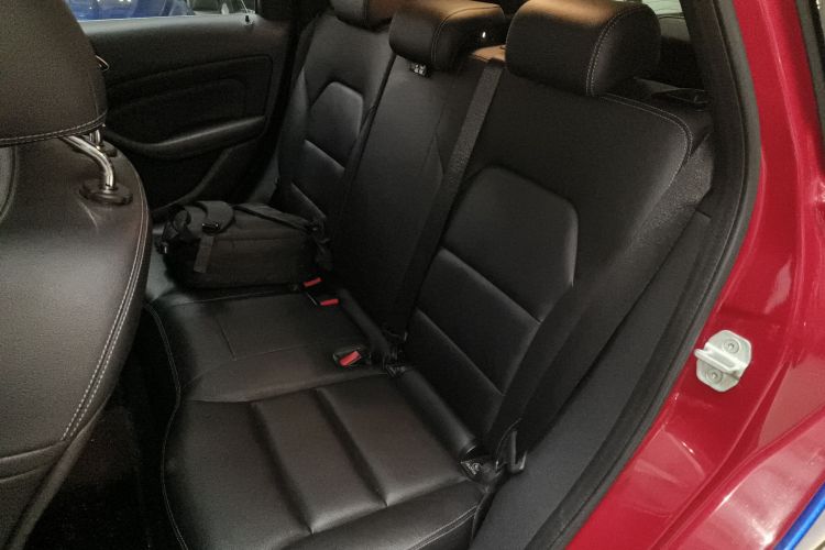 奔驰B级 2015款 B 200 时尚型中控内饰21