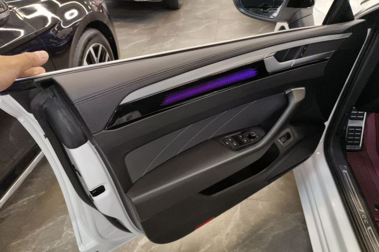 一汽-大众CC 2023款 380TSI 夺目版中控内饰47