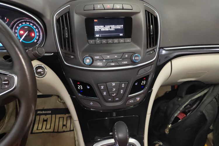 别克 君威 2014款 2.0L 精英时尚型中控内饰16