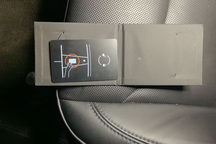 特斯拉 Model 3 2023款 长续航全轮驱动版中控内饰11