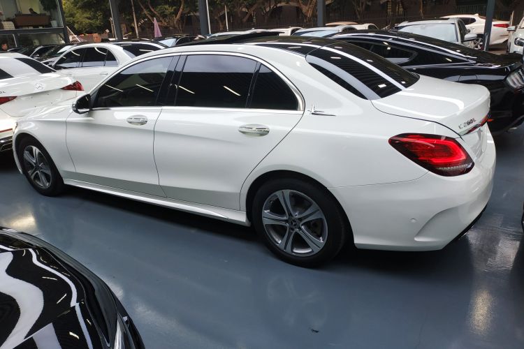 奔驰C级 2020款 改款 C 260 L 运动版车身外观4