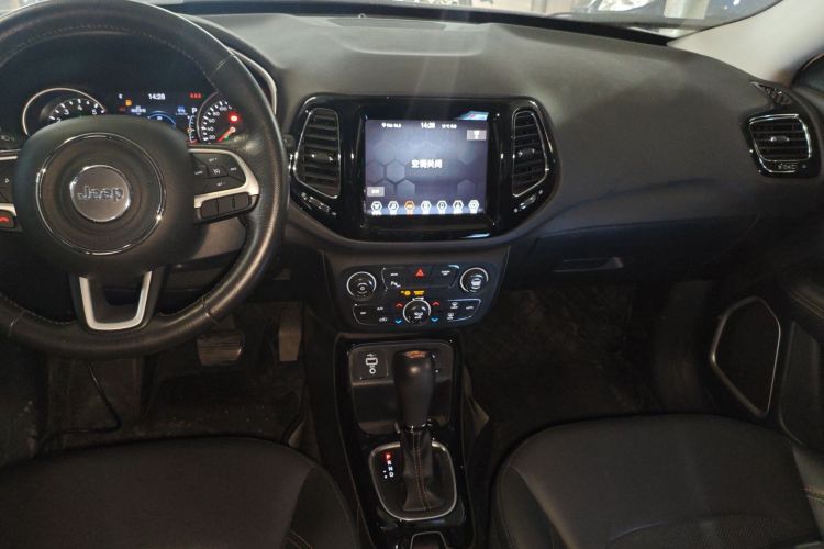 Jeep 指南者 2020款 220T 自动精英版局部细节16