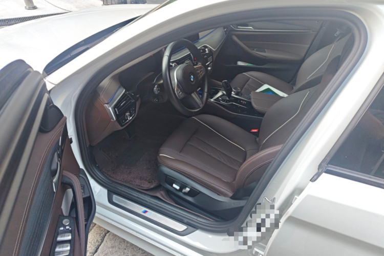 宝马5系 2023款 530Li 领先型 M运动套装中控内饰20