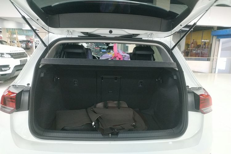 大众 高尔夫 2024款 280TSI DSG Pro 50年传奇版机舱底盘23