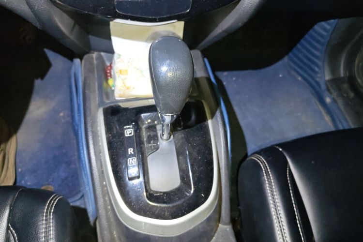 日产 逍客 2016款 2.0L CVT精英版中控内饰18