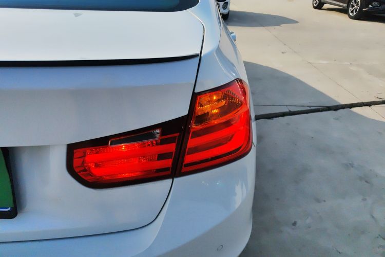 宝马3系 2013款 316i 进取型车身外观9