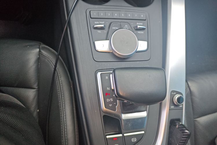 奥迪A4L 2019款 40 TFSI 时尚型 国VI中控内饰18