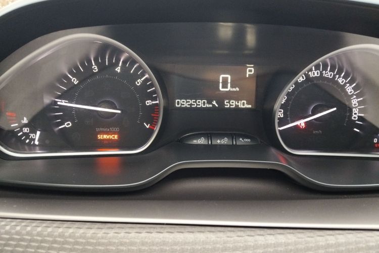 标致2008 2014款 1.6L 自动时尚版中控内饰14