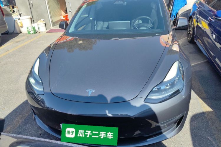 特斯拉 Model 3 2021款 Performance高性能全轮驱动版车身外观2