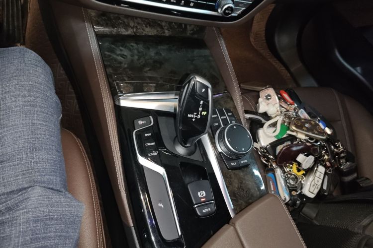 宝马5系 2020款 525Li M运动套装中控内饰18