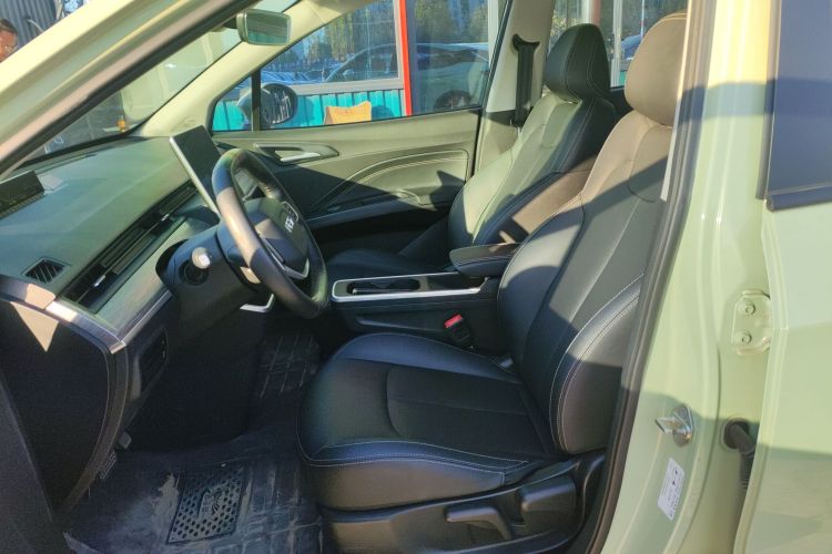 哪吒汽车 哪吒V 2022款 潮 300 Lite 三元锂局部细节19