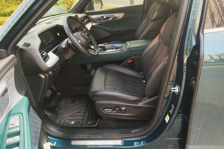 广汽传祺 传祺GS8 2022款 领航系列 2.0TGDI 两驱尊享版（七座）中控内饰19