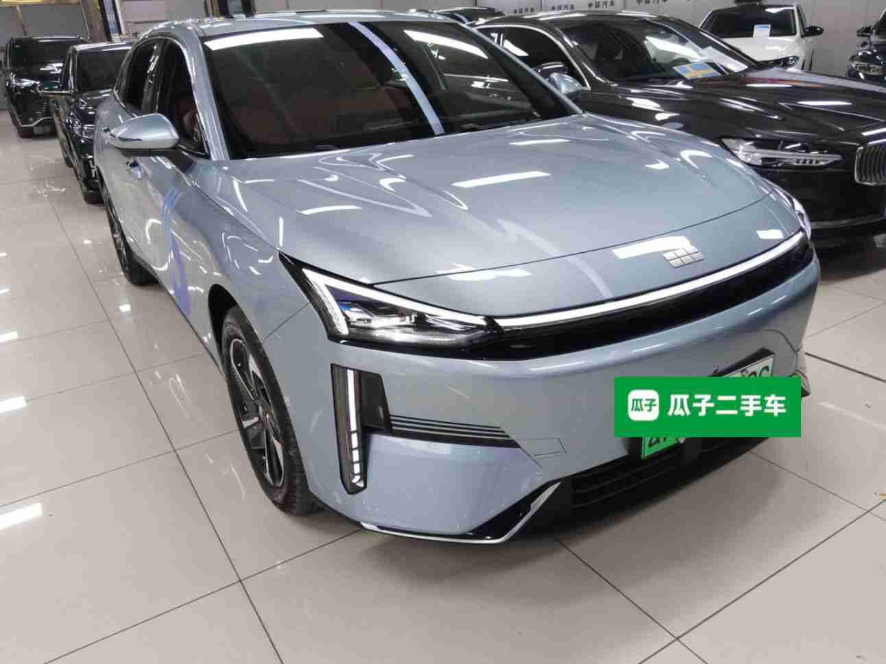 车辆右前45度外观展示