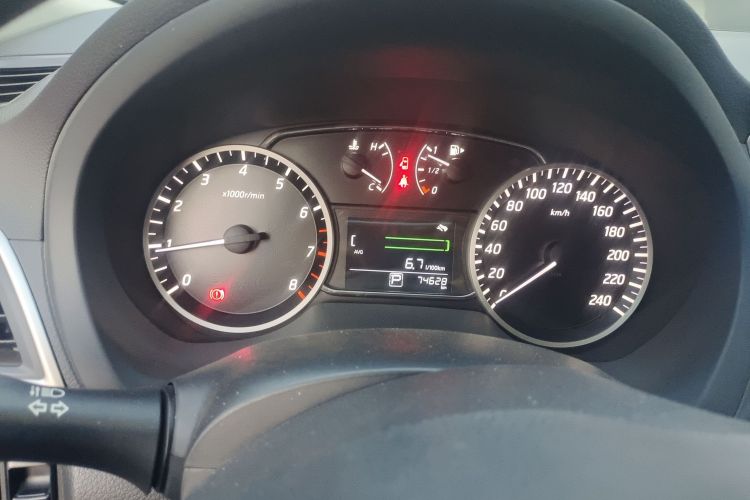 日产 轩逸 2016款 1.6XL  CVT尊享版中控内饰14