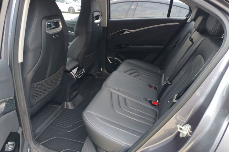 哪吒汽车 哪吒U 2021款 Pro 400 行业定制版中控内饰21