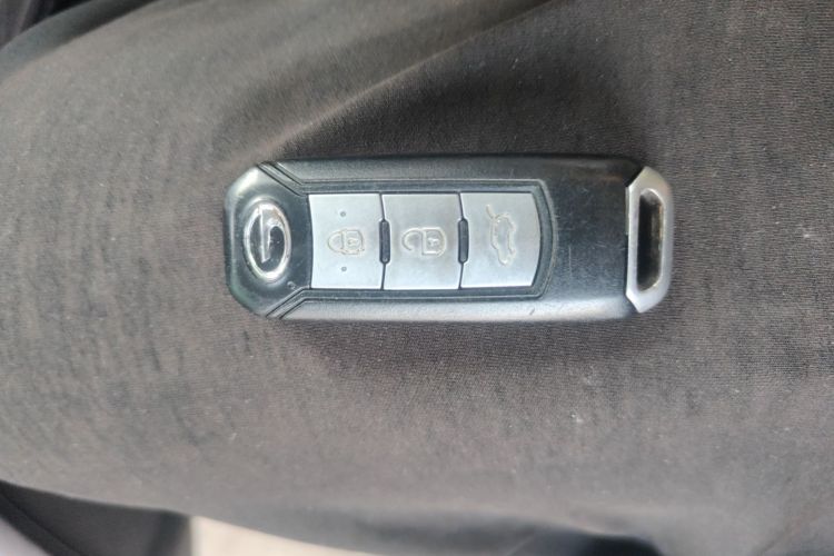 广汽传祺 传祺GS4 2015款 200T G-DCT豪华版中控内饰11