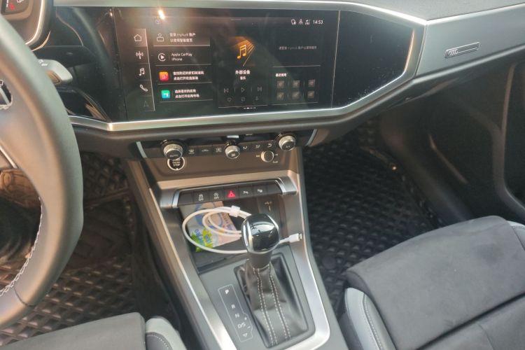 奥迪Q3 2022款 35 TFSI 时尚动感型中控内饰16