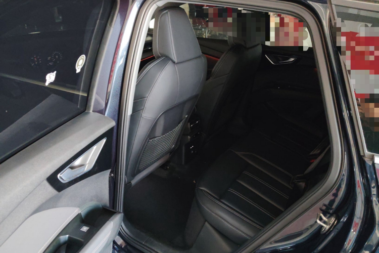 奥迪Q4 e-tron 2024款 40 e-tron 创行版中控内饰21