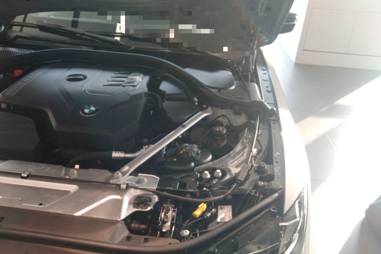 宝马4系 2024款 430i M运动曜夜套装机舱底盘26