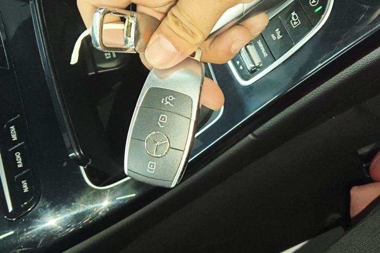 奔驰C级 2019款 C 260 运动版中控内饰7001