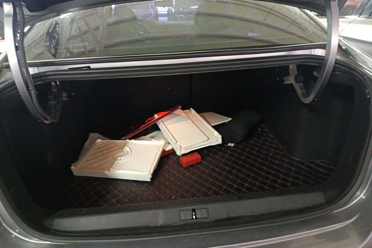 标致308 2016款 230THP 自动豪华版机舱底盘23