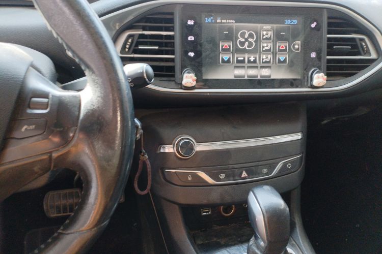 标致308S 2015款 1.2T 自动劲驰版中控内饰16