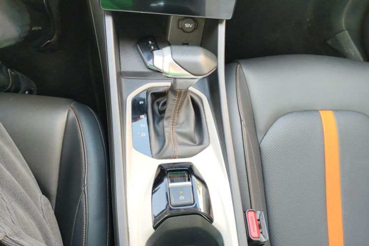 东风风神 奕炫 2023款 马赫版 1.5L 自动追影版中控内饰18