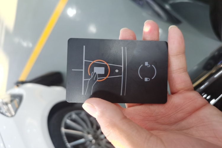 特斯拉 Model Y 2021款 长续航全轮驱动版中控内饰11