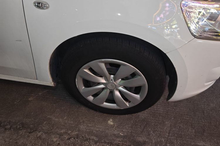 雪铁龙 爱丽舍 2016款 1.6L 手动时尚型车身外观10