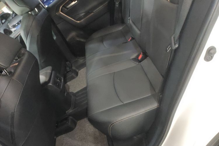 丰田 威兰达 2024款 2.0L CVT两驱都市版中控内饰21