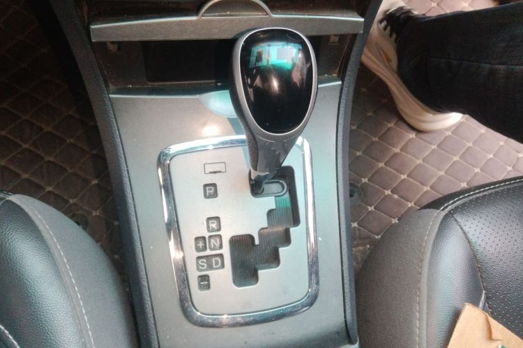 比亚迪L3 2015款 节能版 1.5L 自动舒适型中控内饰18