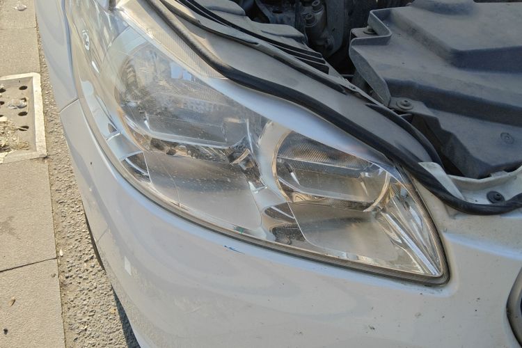 标致301 2016款 1.6L 手动舒适版车身外观8