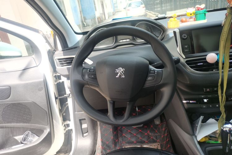 标致2008 2014款 1.6L 自动时尚版局部细节13