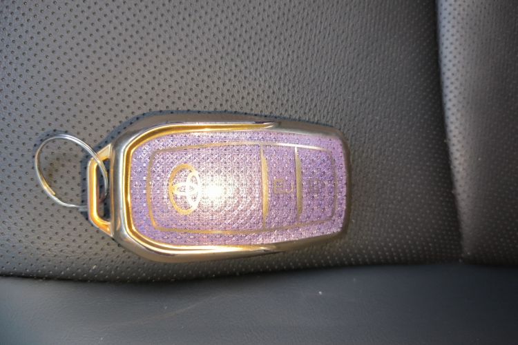 丰田 卡罗拉锐放 2023款 2.0L 精英版中控内饰7001