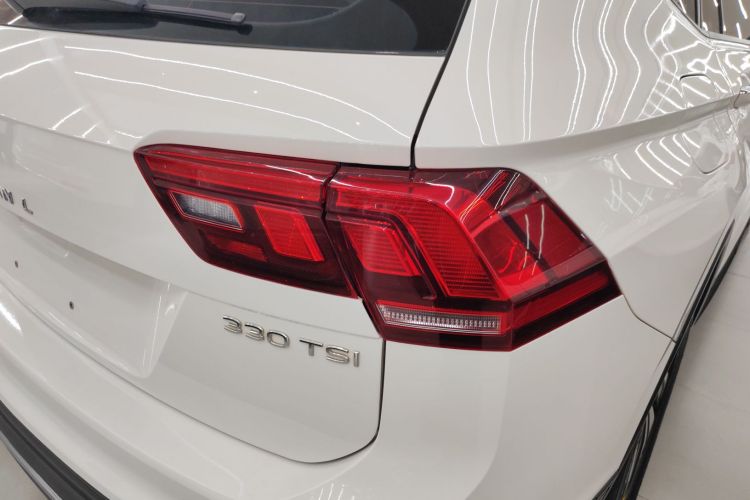 大众 途观L 2022款 330TSI 自动两驱舒享版车身外观9