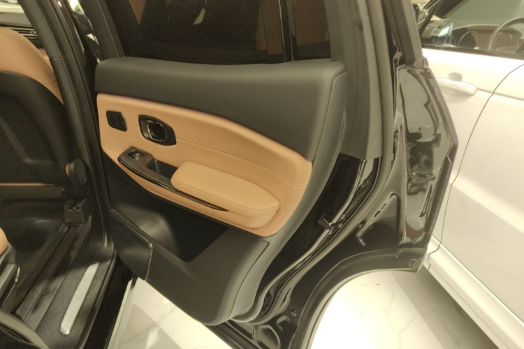 蔚来ES8 2022款 75kWh 六座版中控内饰7006