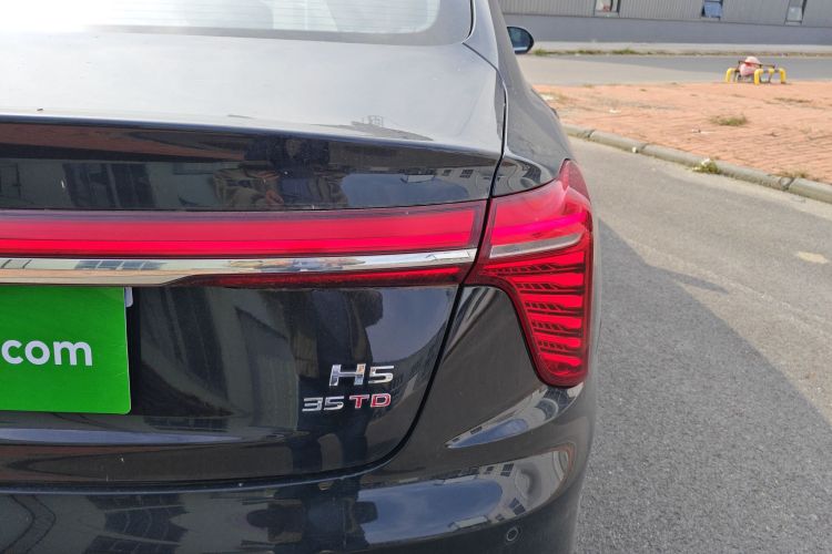 红旗H5 2023款 1.5T DCT智联旗韵版车身外观9