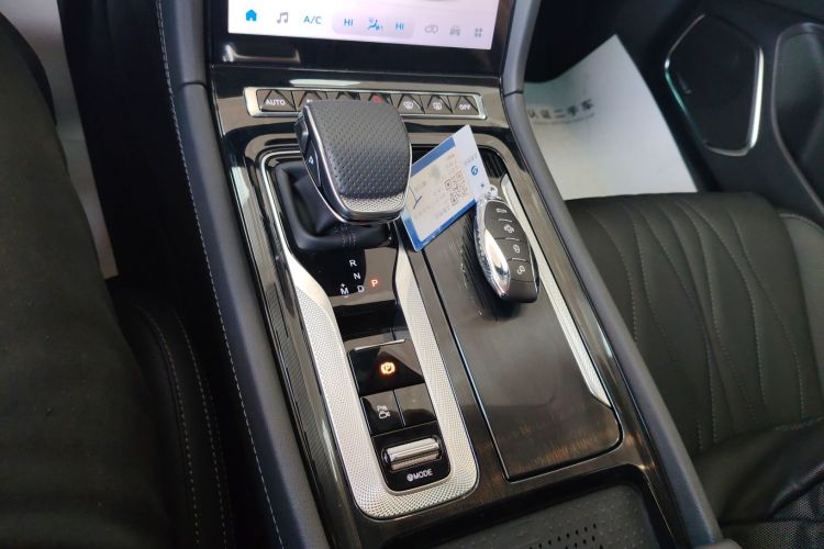 红旗H5 2025款 2.0T 自动旗领版中控内饰18