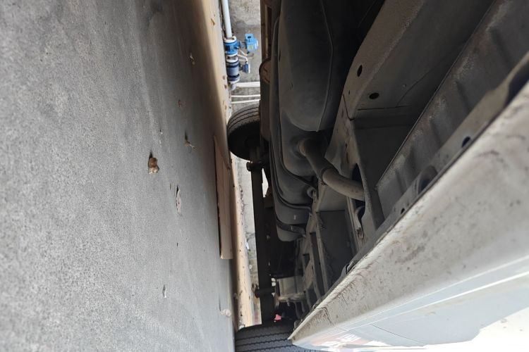 福特 全顺 2017款 2.0T汽油多功能商用车中轴中顶国V局部细节9004