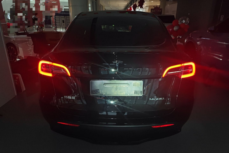 特斯拉 Model Y 2022款 改款 后轮驱动版车身外观6