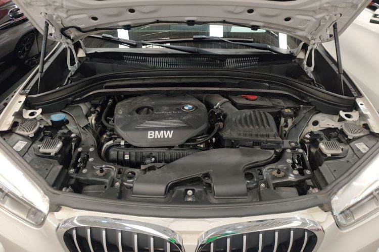 宝马X1 2016款 sDrive20Li 豪华型机舱底盘24