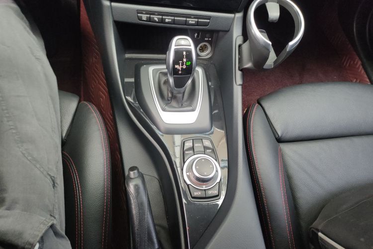 宝马X1 2014款 sDrive18i 运动设计套装中控内饰18