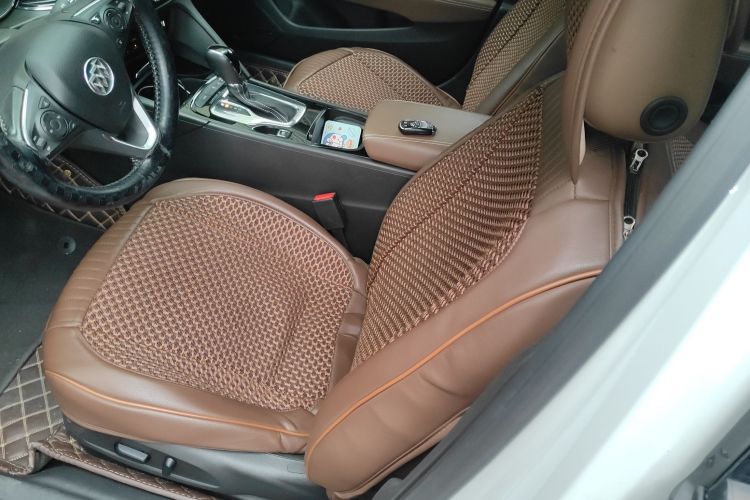 别克 君威 2017款 20T 豪华型中控内饰19