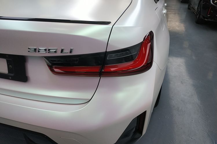 宝马3系 2023款 325Li M运动曜夜套装车身外观9