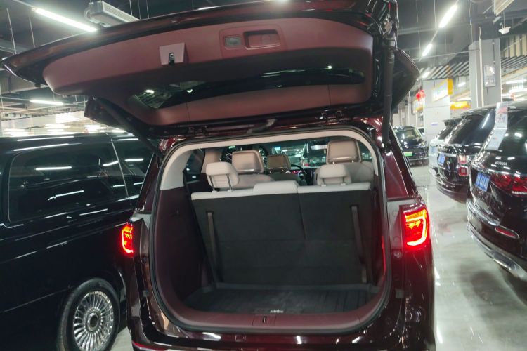 别克GL8 2022款 Avenir艾维亚 七座亲礼版机舱底盘23