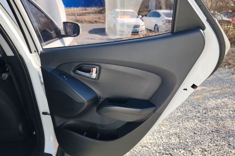 北京现代ix35 2015款 2.0L 自动两驱智能型 国IV中控内饰45