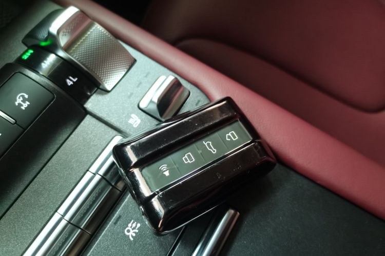 坦克300 2025款 2.0T 征服者中控内饰7001