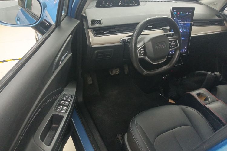 哪吒汽车 哪吒V 2021款 长续航娱乐版中控内饰20